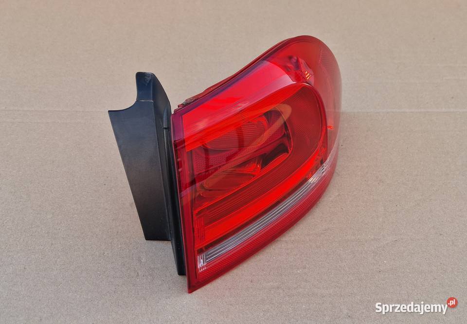 VW TOUAREG LAMPA PRAWA TYŁ TYLNA ORYGINAŁ osobowe Motoryzacja Bieleń