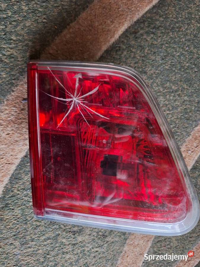 Lampa tył toyota avensis sedan osobowe Piaseczno sprzedam
