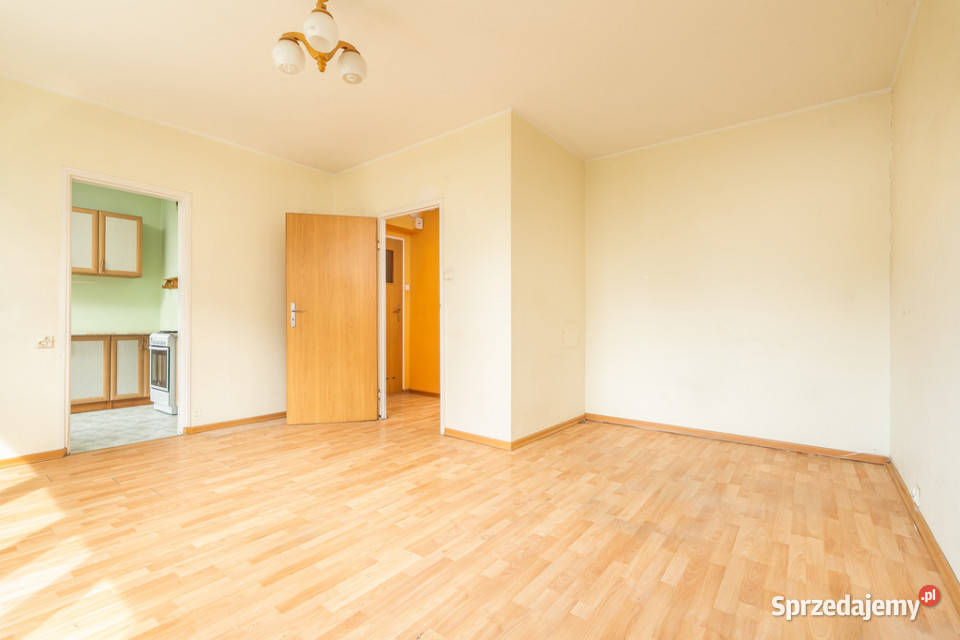 Kawalerka z potencjałem na 2 pokojeosPrzyjaźni sprzedam