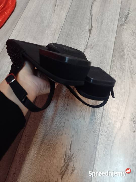 42 Czarne bogato zdobione czółenka wieczorowe z tkanina Kraków