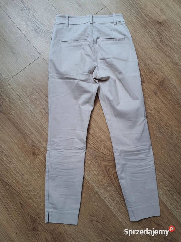 Klasyczne rurki HM w odcieniu pudrowego różu