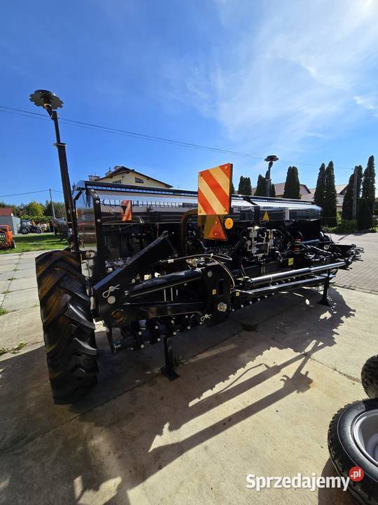 Talerzowy Siewnik MUSTANG 39m pojemność 1400l Zaczernie sprzedam