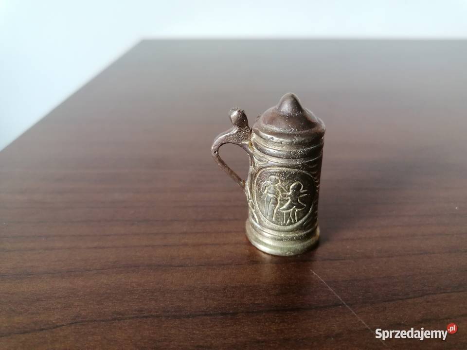 Miniaturowy mosiężny kufel z klapką Międzychód