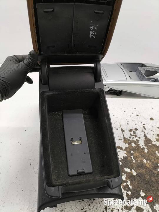 PODŁOKIETNIK SKÓRA TUNELU AMARETTO KPL BRĄZ Audi