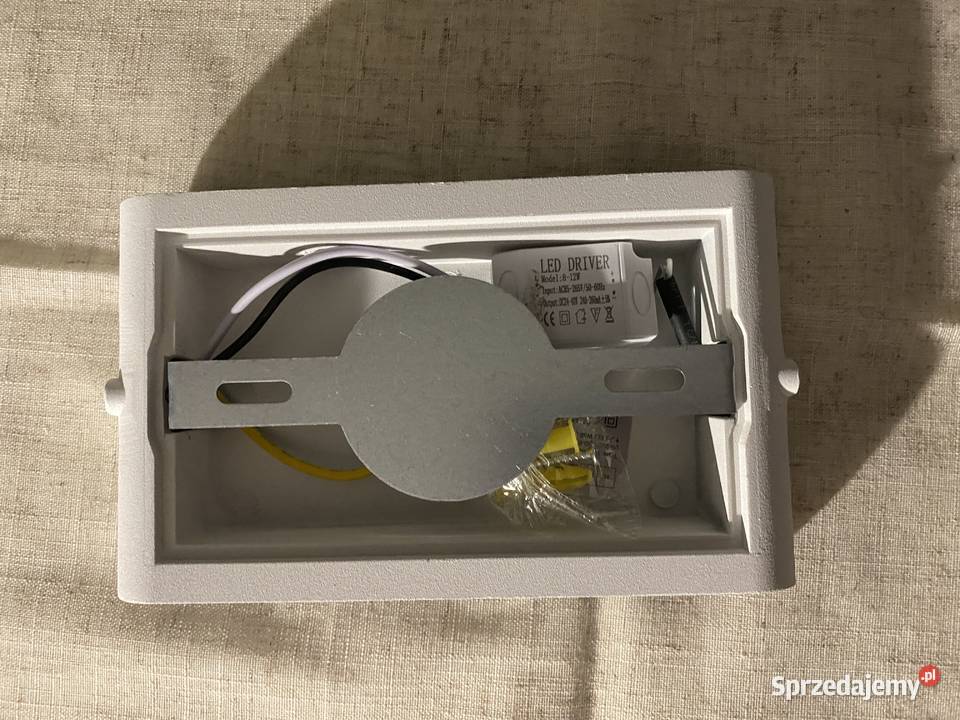 Aluminiowa lampa ścienna LED idealna do sypialni