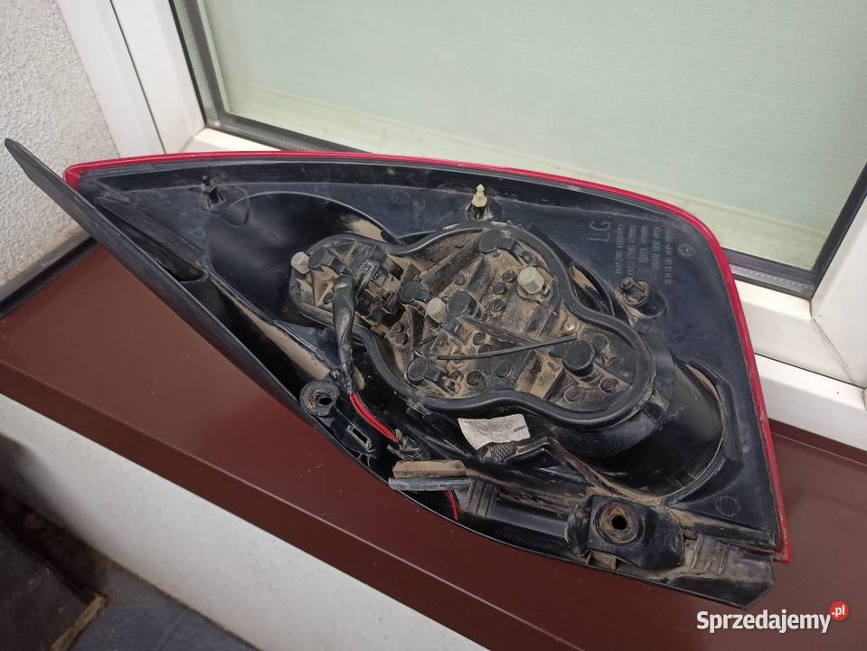 Nissan Primera P12 hatchback HB lampa tył tylna osobowe Sieradz