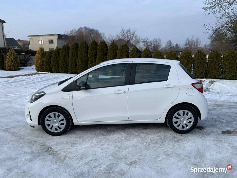Toyota Yaris Hybrid 15 Salon Polska Bezwypadkowy Rok produkcji 2020 Jaworzno