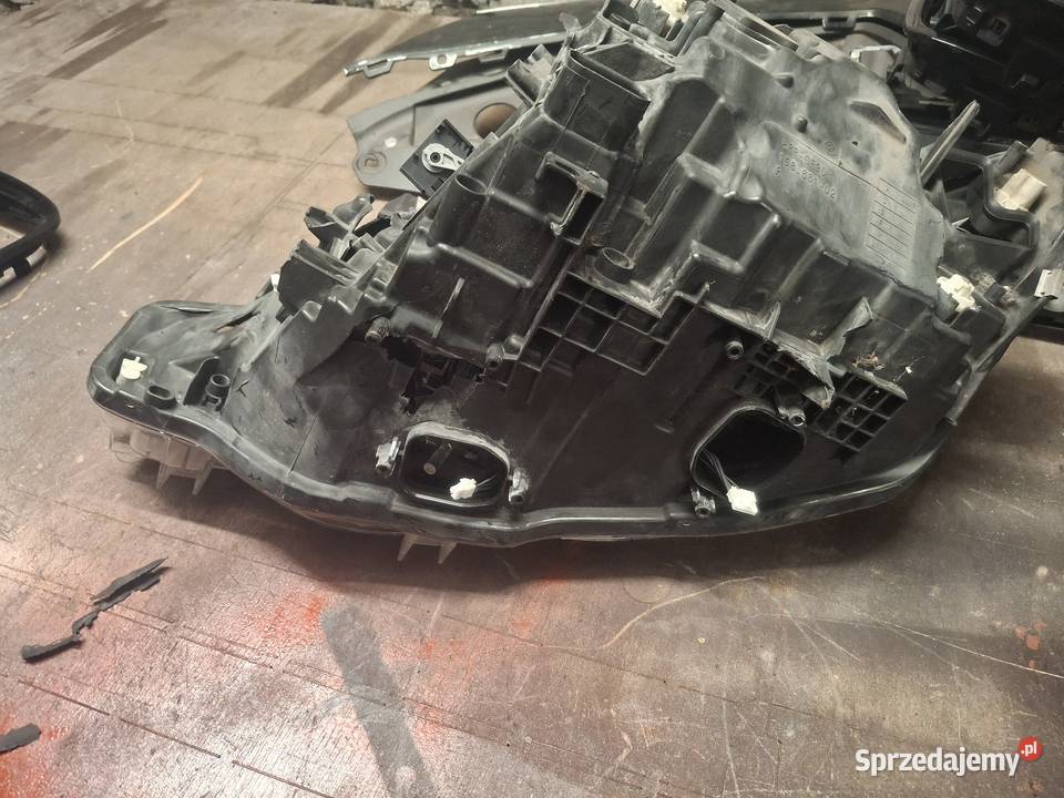 Lampa prawa przod bmw f30 7214802 Lampy przednie Włoszakowice