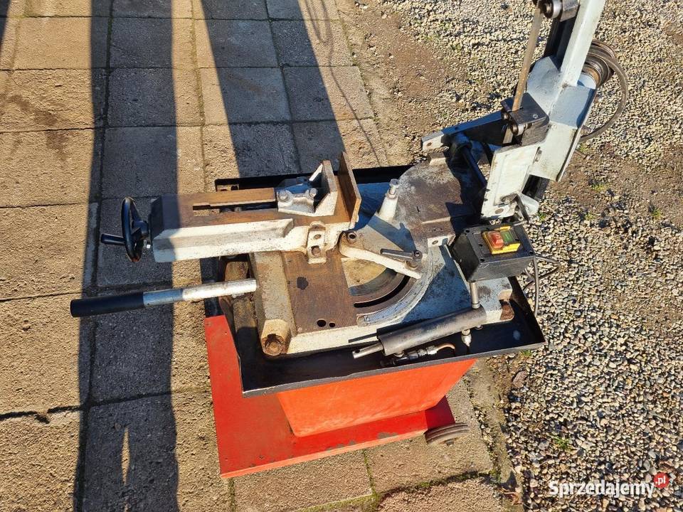 Przecinarka tasmowa do cięcia metalu