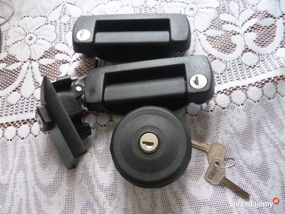 Fiat 126p FL klamki zewnętrzne korek zamek kpl Rybienko Nowe