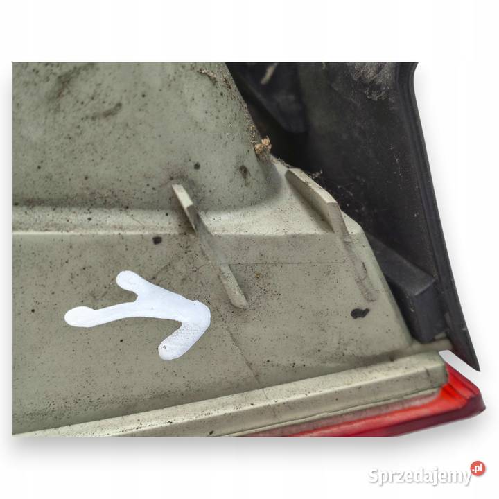 LAMPA PRAWA Volvo V70 III XC70 20072013 tylna Chełm