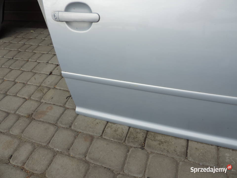 VOLKSWAGEN BORA KOMBI DRZWI PRAWY PRZÓD Drzwi