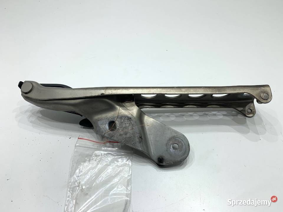 ZAWIAS MASKI PRAWY PRZÓD AUDI A8 D4