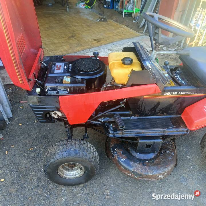 Kosiarka traktorek uszkodzony silnik urwana dolnośląskie Pielgrzymka