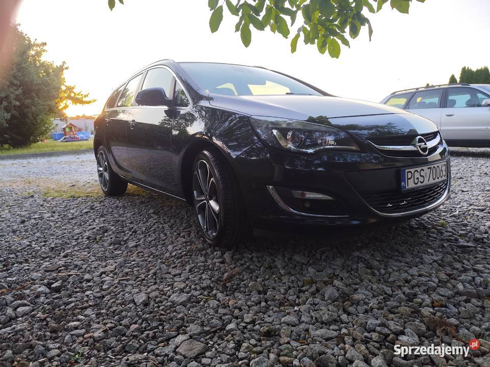 Opel Astra J nieuszkodzony