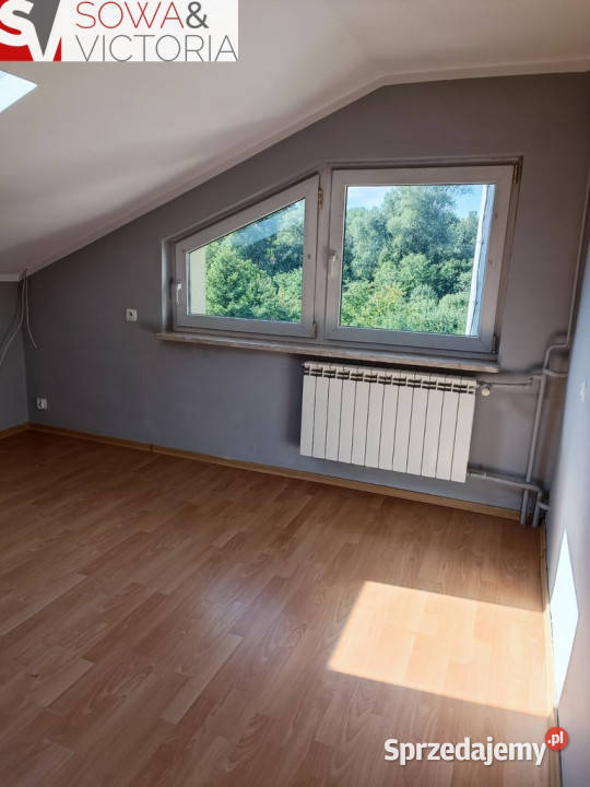 Piętro domu w bocznej uliczce Szczawna Zdroju dolnośląskie