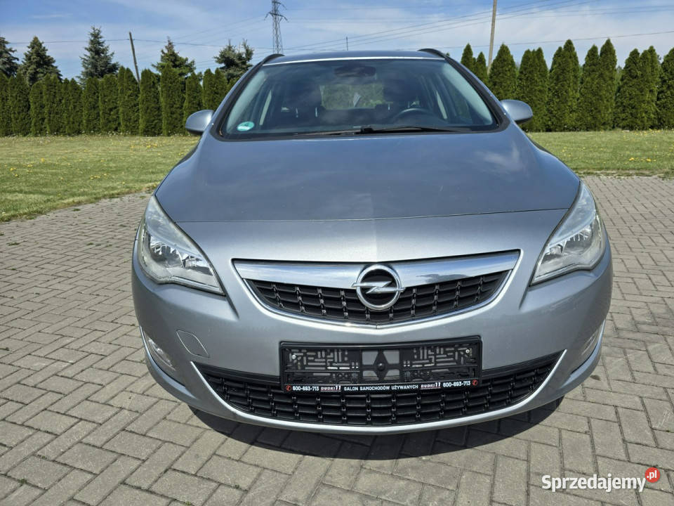 Opel Astra Sports Tourer 14 Benz gniazdo USB