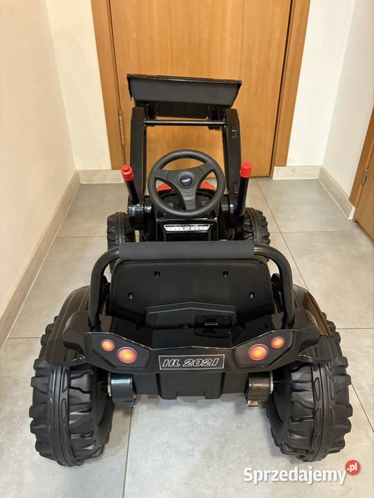 Traktor na akumulator elektryczny traktorek