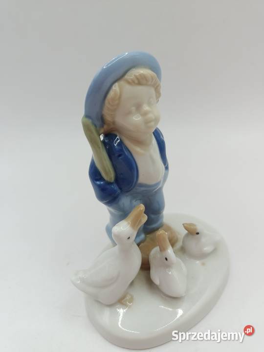 Porcelana figura Chłopiec z trzema gąskami Zamość