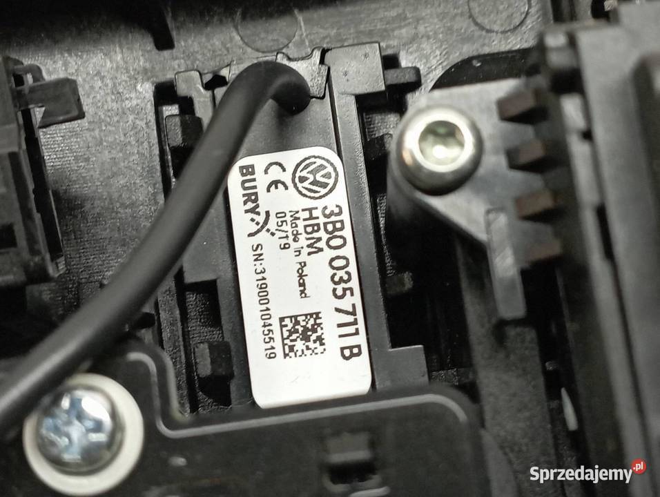 LAMPKA PODSUFITKI CZARNA 5Q0951177 Skoda Superb świętokrzyskie