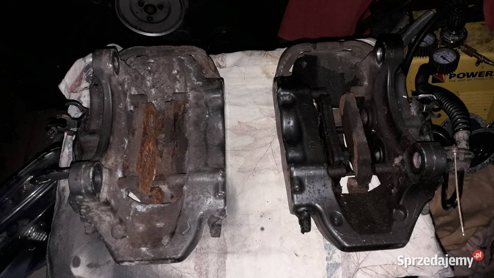 Tylny zacisk hamulcowy prawy i lewy AUDI Q7 Sieroszowice