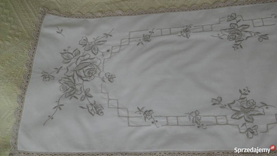 serwetka serweta bieżnik bogaty haft w kwiatowe pomorskie Gdańsk
