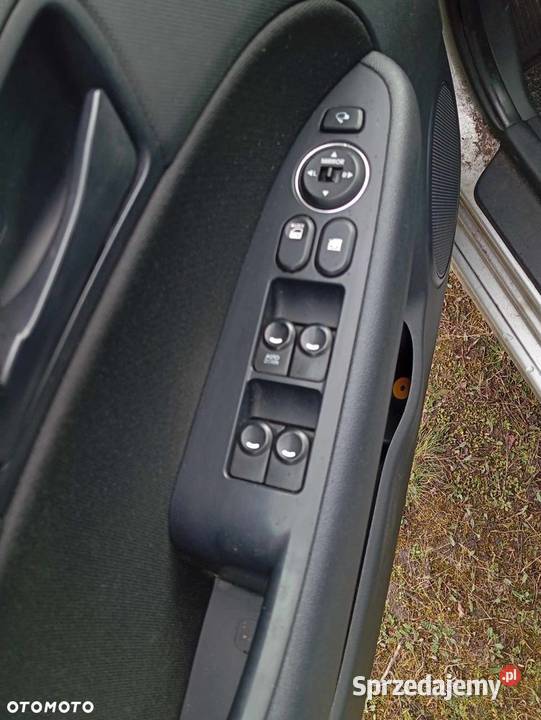 Hyundai i30 Zadbana bogata wersja opłacona czujnik zmierzchu Poznań sprzedam