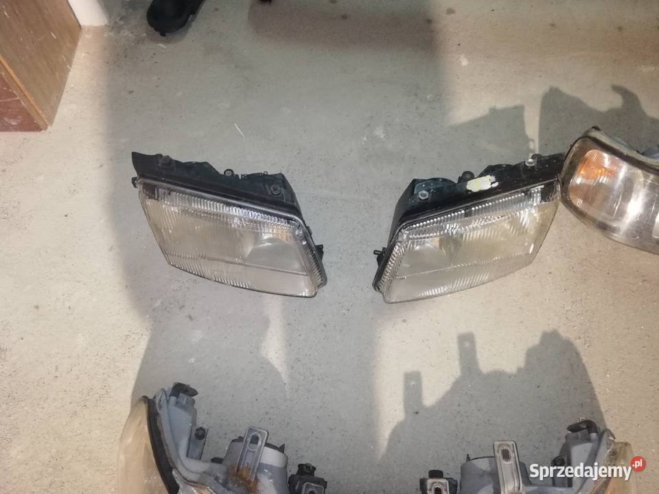 LAMPA PRAWA PRZÓD VW PASSAT 99 R Prawe Zbaków Górny