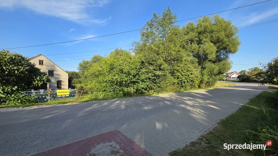 Działka budowlana z budynkiem gospodarczym