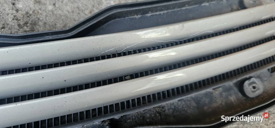 Kratka wlot maski mercedes w210 2108800705 Rok produkcji 1998