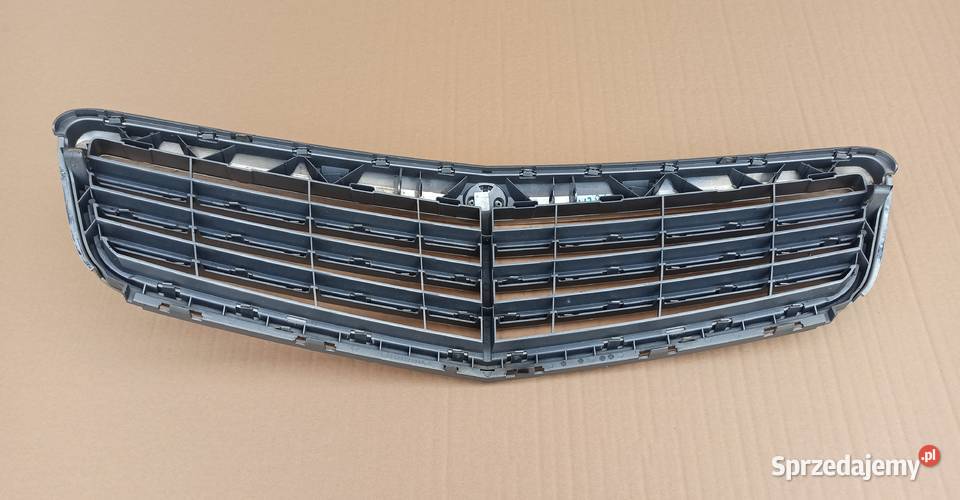 CKLASA W204 GRILL ATRAPA CHROM EMBLEMAT Trzciel