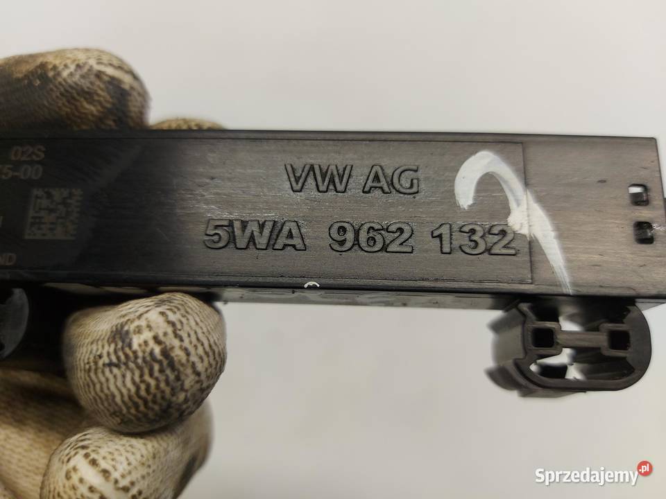 Ford Explorer VII R2KB ANTENA WZMACNIACZ SYGNAŁU