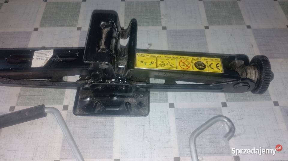 Lewarek podnośnik samochodowy Czarzyzna sprzedam