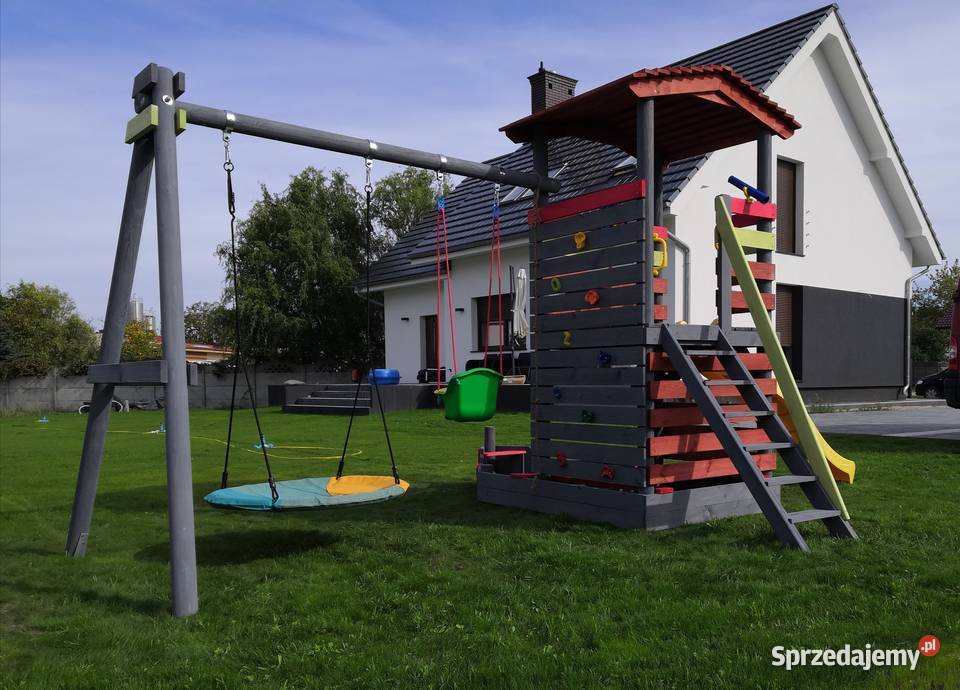 Plac zabaw dzieci huśtawka piaskownia ścianka