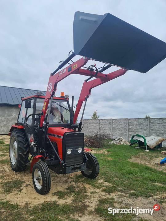 Ładowacz czołowy firmy Agrosped model V700 Kazimierz Dolny