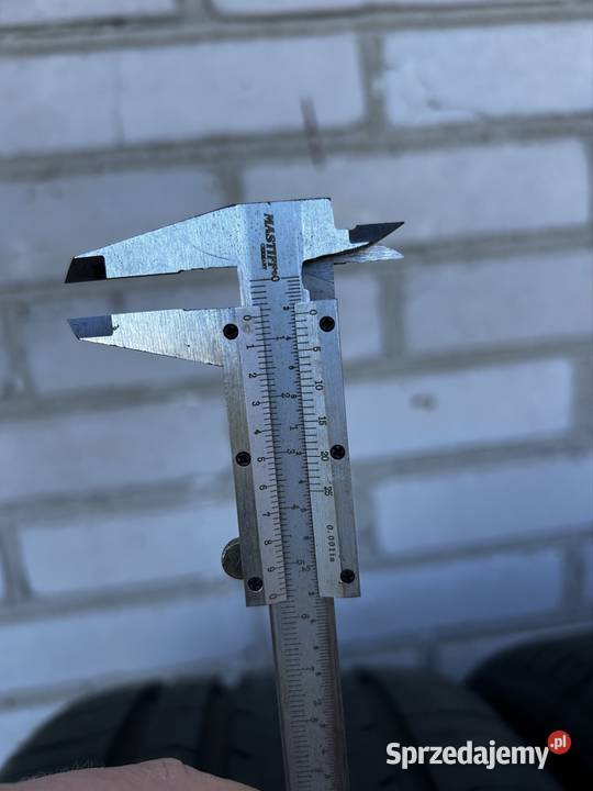 Opony letnie 4 sztuki Continental 2255517 Łuków