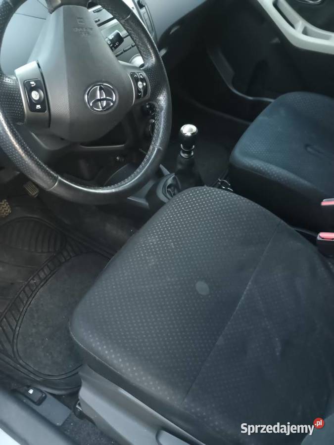 Toyota Yaris 14 d Yaris Samochody osobowe