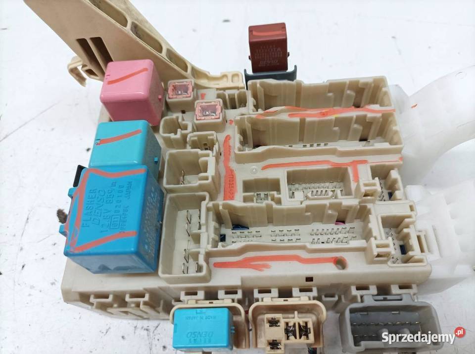 SKRZYNKA BEZPIECZNIKÓW 827300D290 13 B Toyota świętokrzyskie