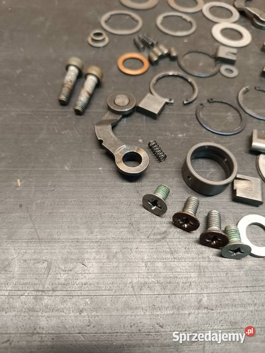 Sprężyna bolec śruba podkładka seger skrzynia małopolskie Gołaczewy