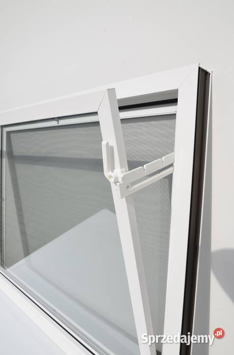 Okno PCV na wymiar białe do garażu obory budynku