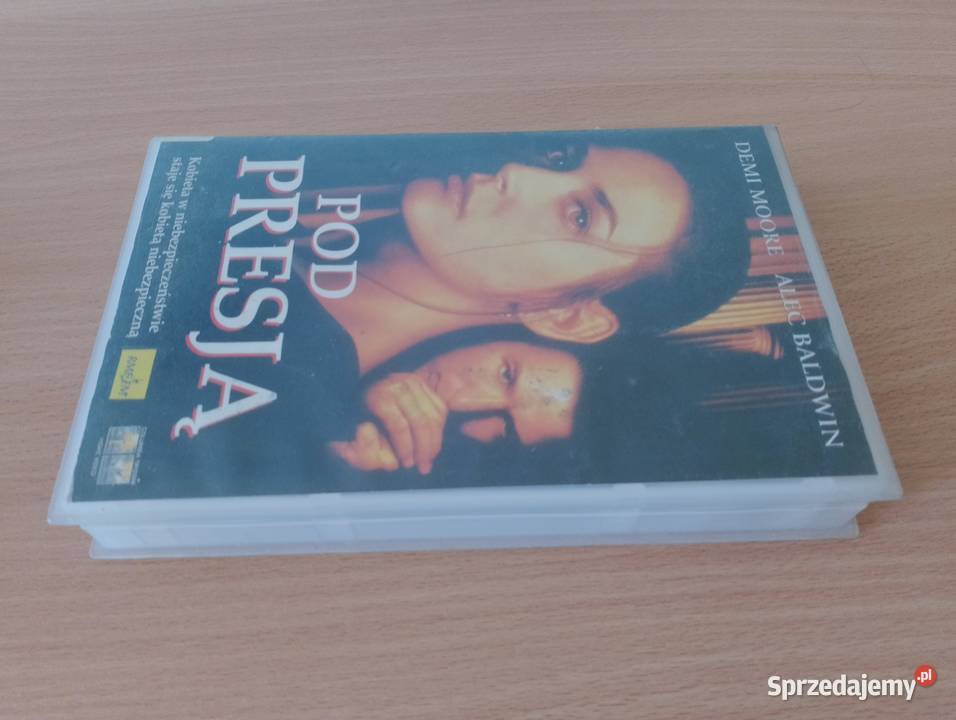 Kaseta video VHS z filmem POD PRESJĄ D Moore A VHS Oborniki sprzedam