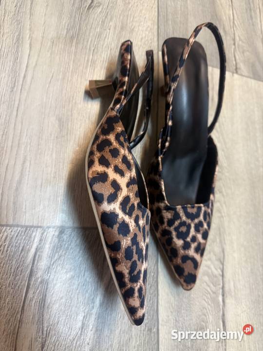 41 Panterkowe czółenka wieczorowe z odkrytą