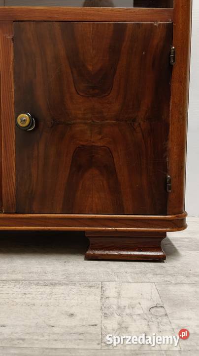 mała komoda art Deco z witryną i szufladami lata