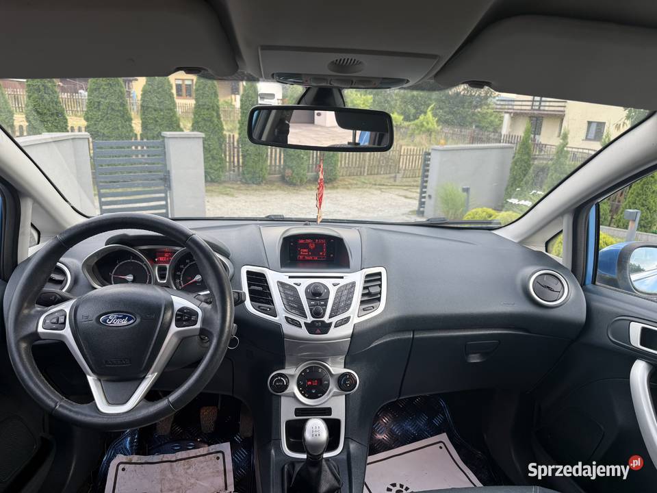 Ekonomiczny Ford Fiesta Klimatronic czujnik deszczu