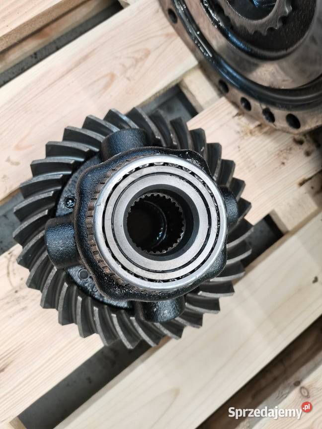 Holland LM 445 Mechanizm różnicowy Spicer przód