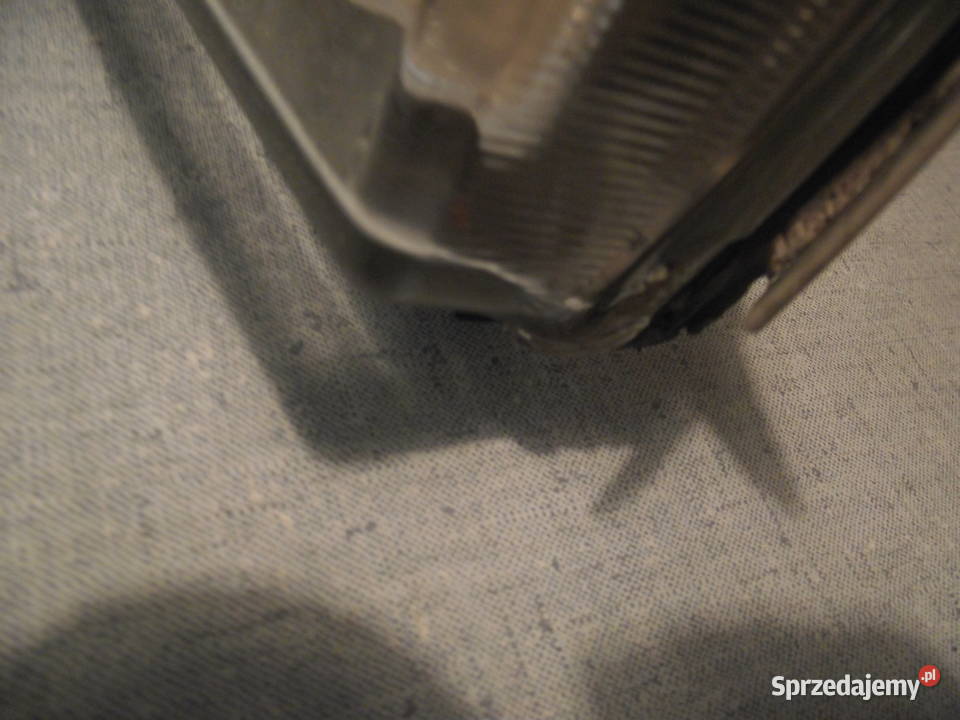 Reflektor Ford Fiesta Uszkodzony osobowe