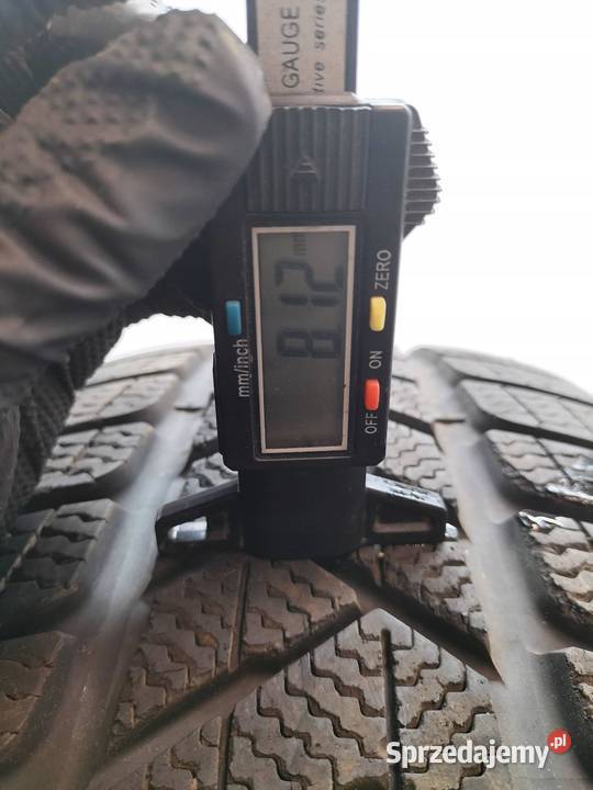 2x OPONA ZIMOWA PIRELLI SOTTOZERO 3 23535R19 świętokrzyskie sprzedam