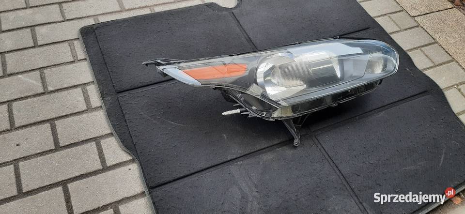 Ford Transit connect lampa prawa przód Kościerzyna