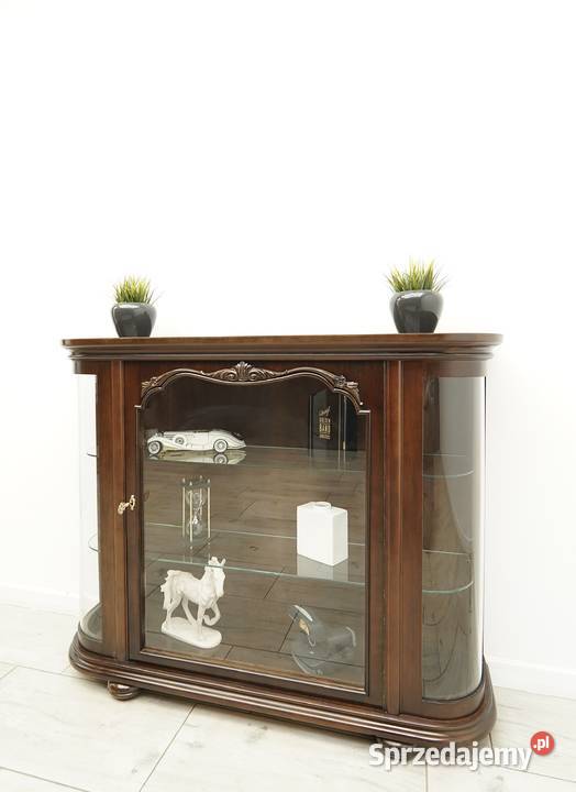 Zabytkowa witryna w stylu chippendale z lat wielkopolskie Jerka