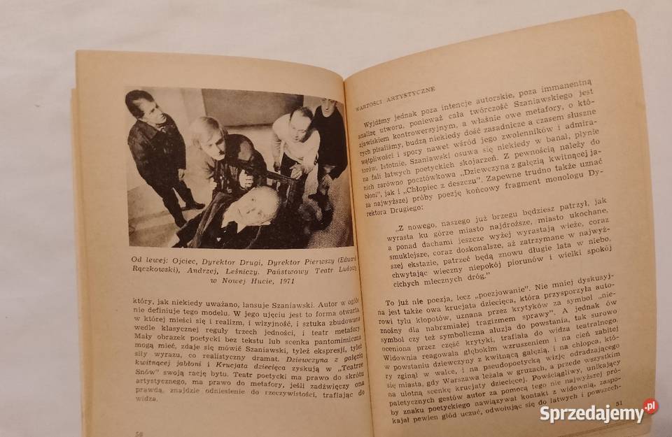 Opracowanie omówienie dramatu DWA TEATRY Jerzego Oborniki